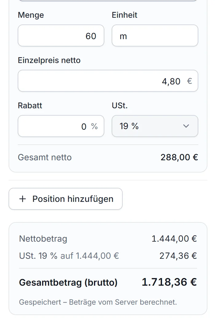 Positionen im Angebotseditor mit Menge, Einzelpreis, Rabatt und Umsatzsteuer sowie Netto-, Steuer- und Bruttobetrag
